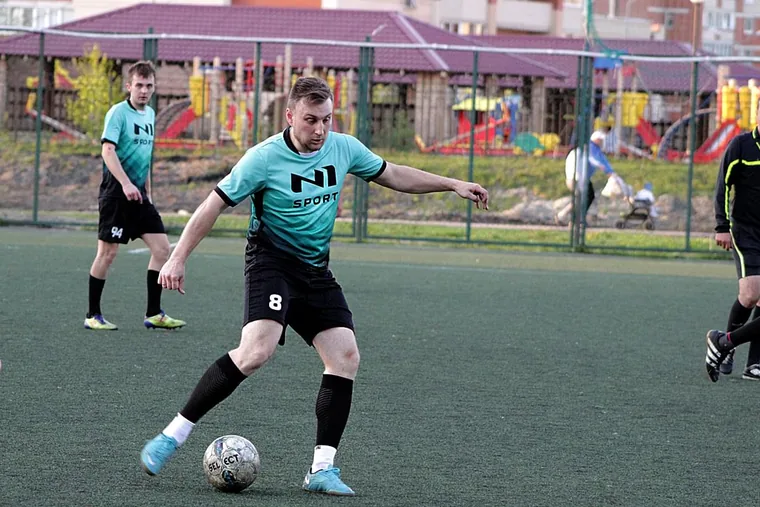 Футболист в форме N1Sport